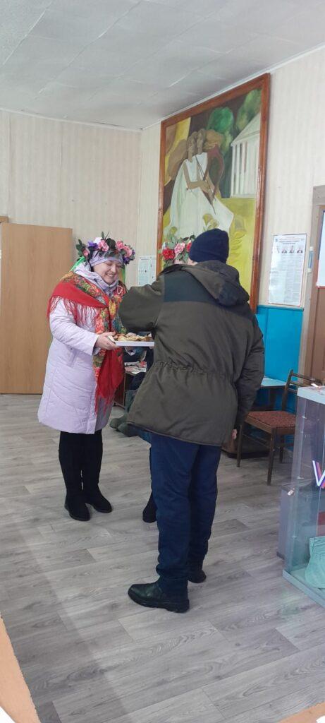 В Алтайском крае на избирательных участках вкусно и весело. Масленица пришла на выборы