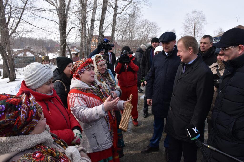 Губернатор Виктор Томенко: В Сростках обеспечена 100-процентная техническая готовность подключения жилых домов к газу