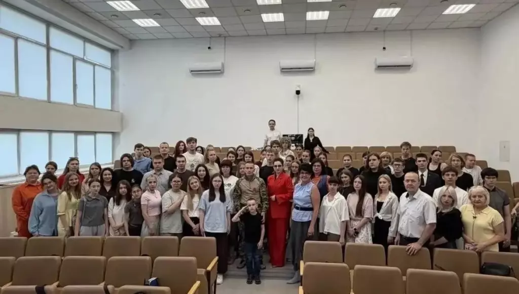 Ветеран СВО, награжденный медалью Жукова, рассказал студентам о чести и долге